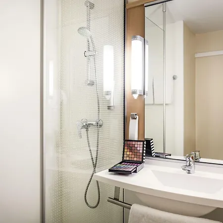 Ibis Paris 3*