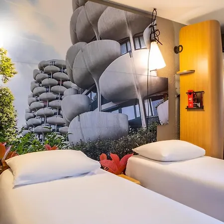 Ibis Paris 3*