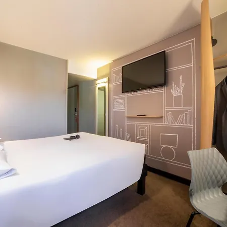 Ibis Paris 3*