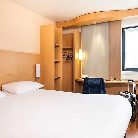 Ibis Paris 3*