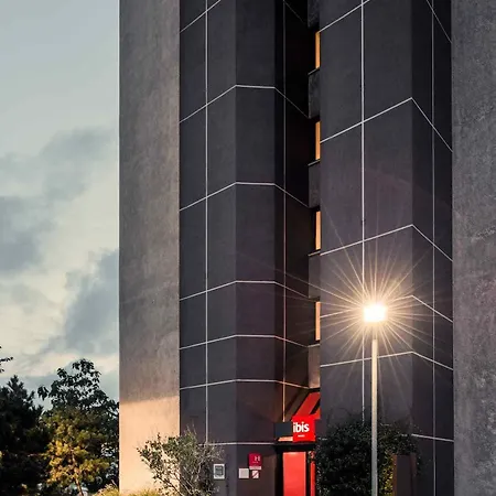 Ibis Paris 3*