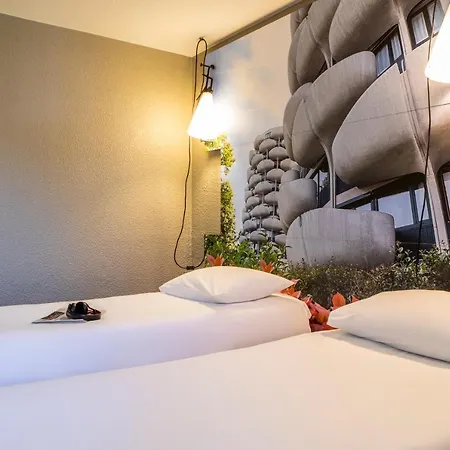 Ibis Paris 3*