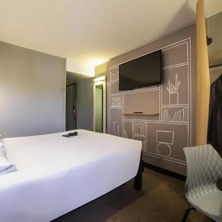 Ibis Paris