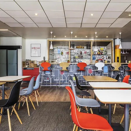 Ibis Paris فندق كْرُتييّ