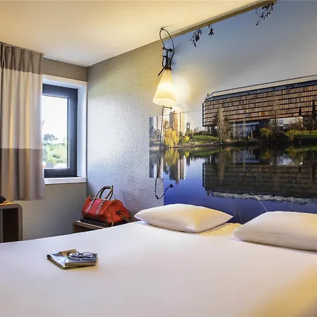 Ibis Paris 3*