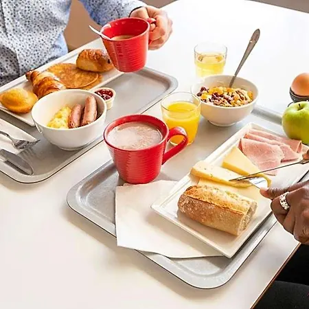 Ibis Paris 3*