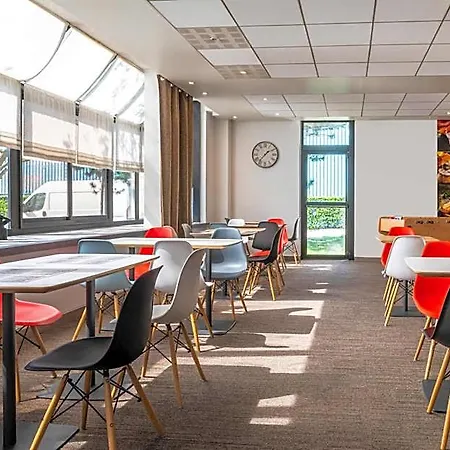 Ibis Paris 3*