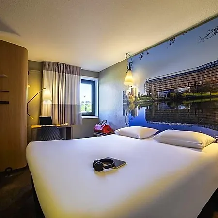 Ibis Paris