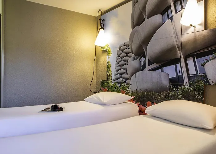 Ibis Paris 3*