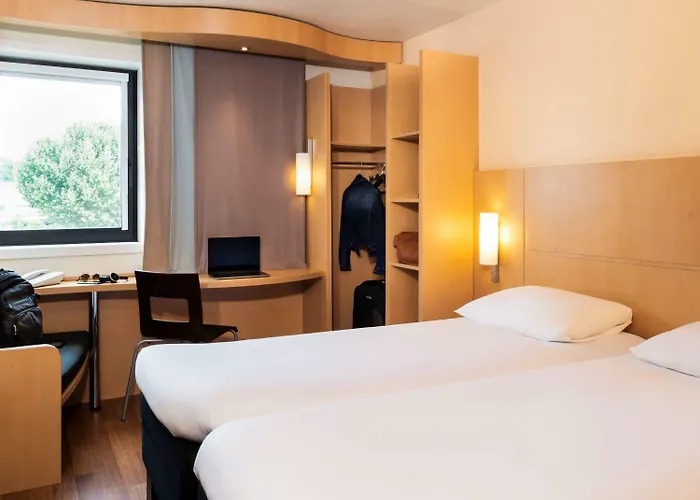 Ibis Paris 3*