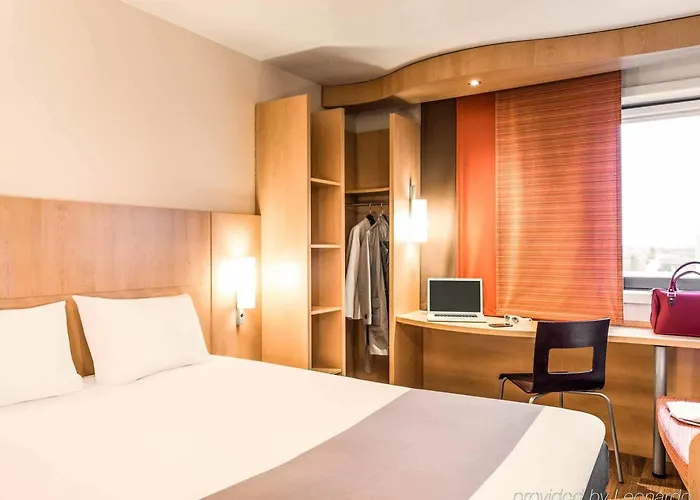 Ibis Paris